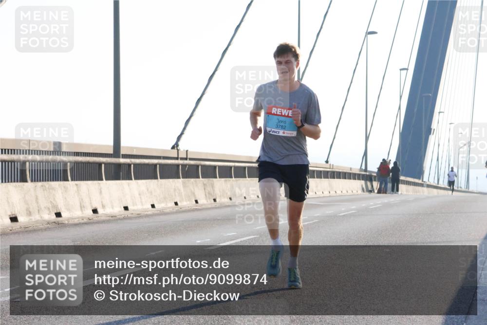 03.10.2025 - Köhlbrandbrückenlauf Strokosch-Dieckow http://msf.ph/oto/9099874 03.10.2025 09:16:47 Position 1 3782 meine-sportfotos.de