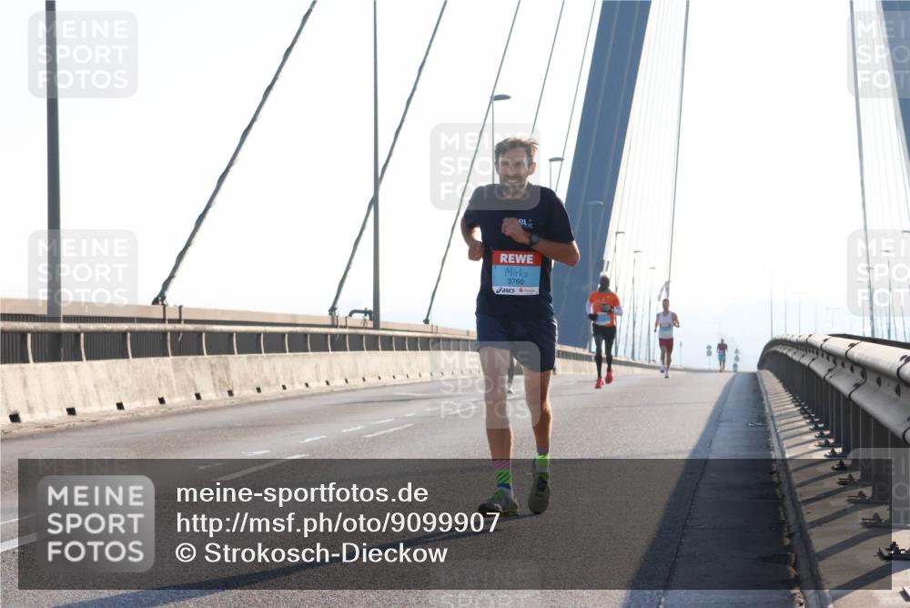 03.10.2025 - Köhlbrandbrückenlauf Strokosch-Dieckow http://msf.ph/oto/9099907 03.10.2025 09:16:59 Position 1 3760 meine-sportfotos.de