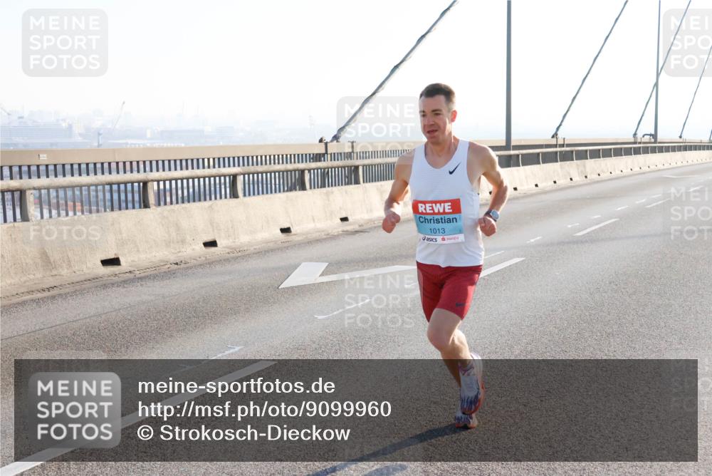 03.10.2025 - Köhlbrandbrückenlauf Strokosch-Dieckow http://msf.ph/oto/9099960 03.10.2025 09:17:10 Position 1 1013 meine-sportfotos.de