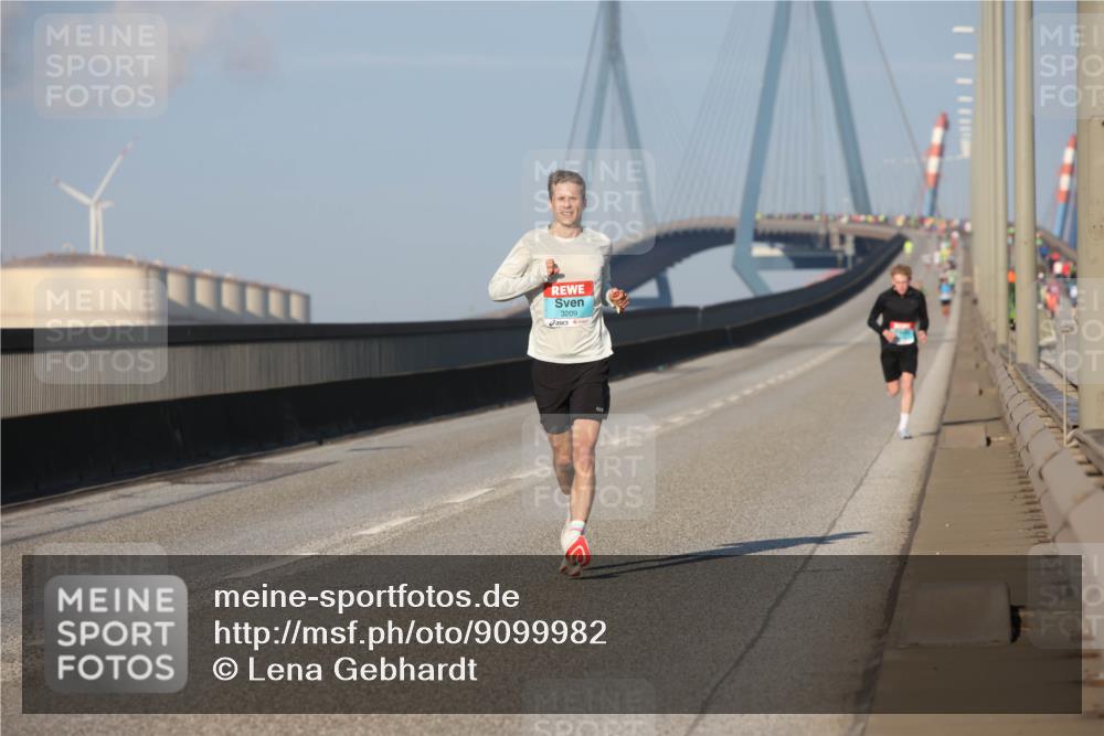 03.10.2025 - Köhlbrandbrückenlauf Lena Gebhardt http://msf.ph/oto/9099982 03.10.2025 09:35:49 Position 2  meine-sportfotos.de