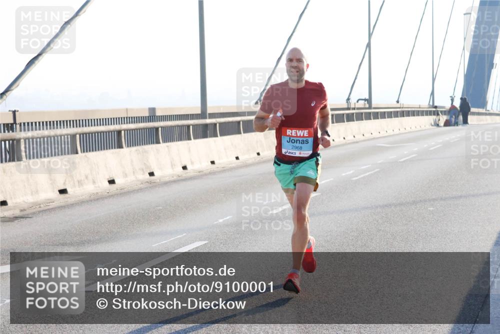03.10.2025 - Köhlbrandbrückenlauf Strokosch-Dieckow http://msf.ph/oto/9100001 03.10.2025 09:17:27 Position 1 2968 meine-sportfotos.de
