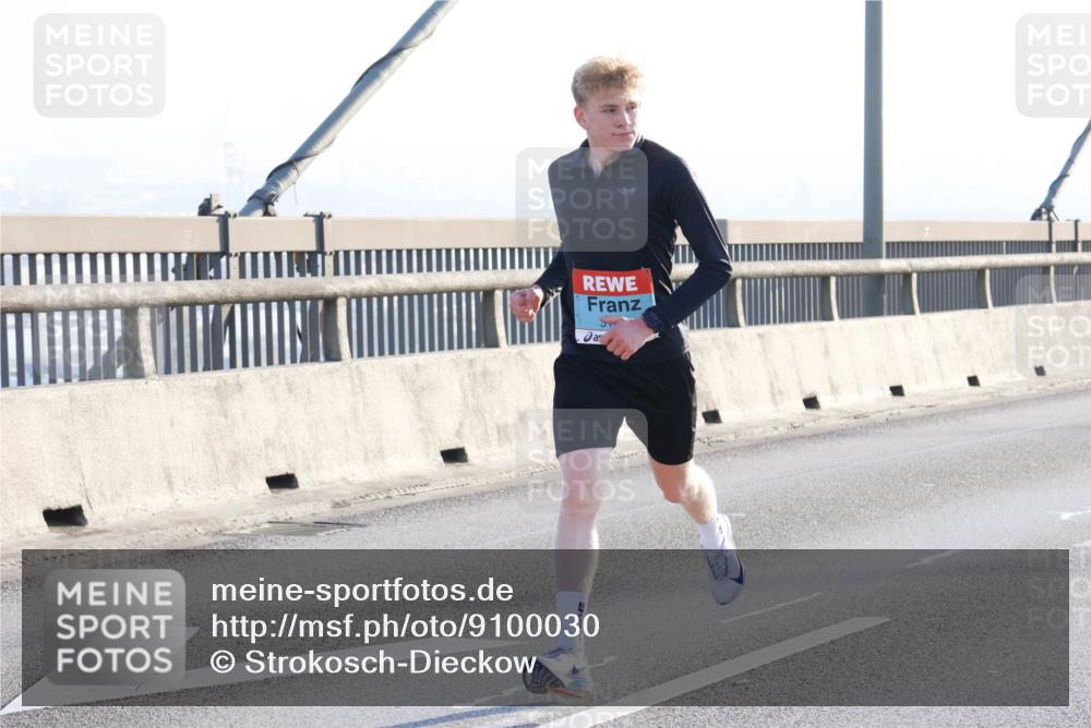 03.10.2025 - Köhlbrandbrückenlauf Strokosch-Dieckow http://msf.ph/oto/9100030 03.10.2025 09:18:01 Position 1  meine-sportfotos.de