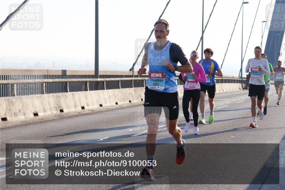 03.10.2025 - Köhlbrandbrückenlauf Strokosch-Dieckow http://msf.ph/oto/9100053 03.10.2025 09:18:13 Position 1 3203, 1041, 17 meine-sportfotos.de