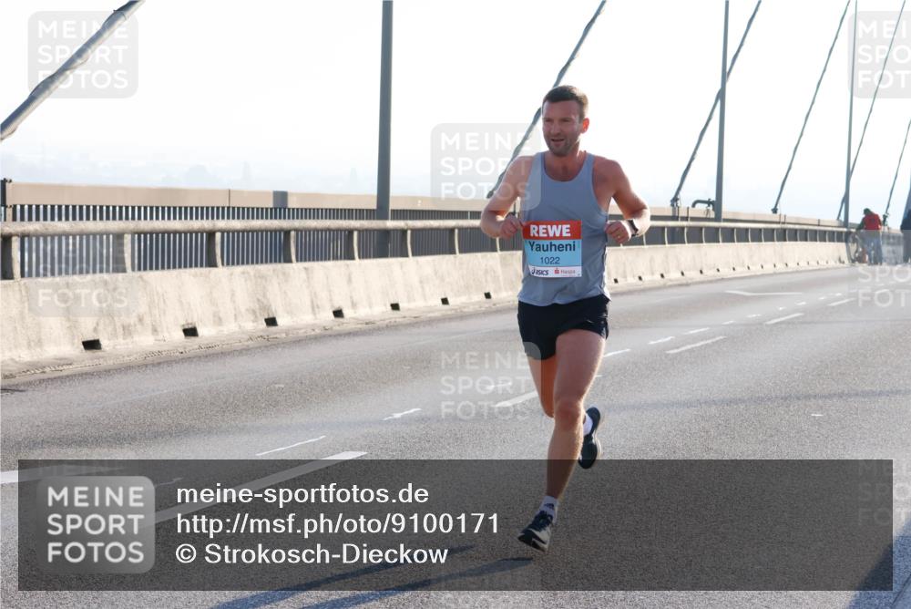 03.10.2025 - Köhlbrandbrückenlauf Strokosch-Dieckow http://msf.ph/oto/9100171 03.10.2025 09:18:18 Position 1 1022 meine-sportfotos.de