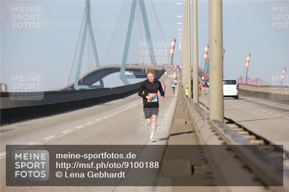 03.10.2025 - Köhlbrandbrückenlauf Lena Gebhardt http://msf.ph/oto/9100188 03.10.2025 09:35:54 Position 2  meine-sportfotos.de