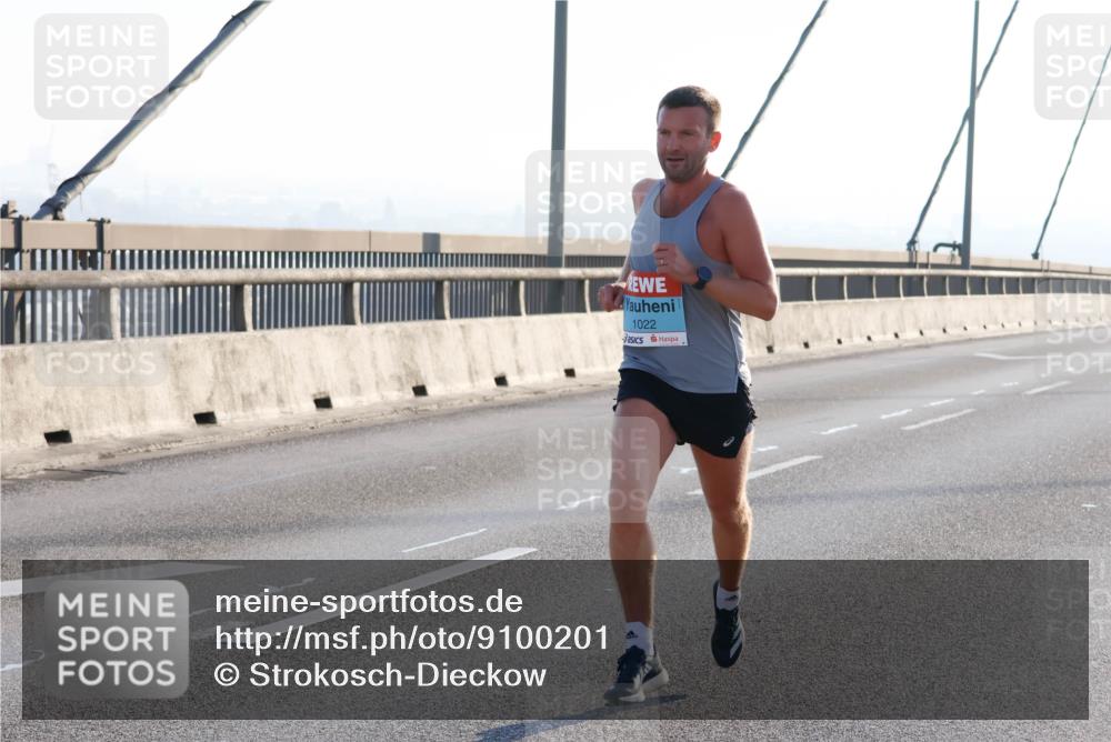03.10.2025 - Köhlbrandbrückenlauf Strokosch-Dieckow http://msf.ph/oto/9100201 03.10.2025 09:18:18 Position 1 1022 meine-sportfotos.de