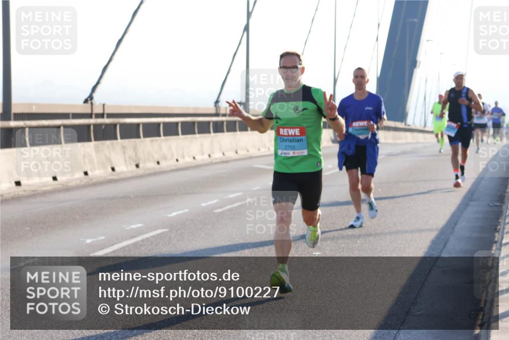 03.10.2025 - Köhlbrandbrückenlauf Strokosch-Dieckow http://msf.ph/oto/9100227 03.10.2025 09:18:30 Position 1 2702 meine-sportfotos.de