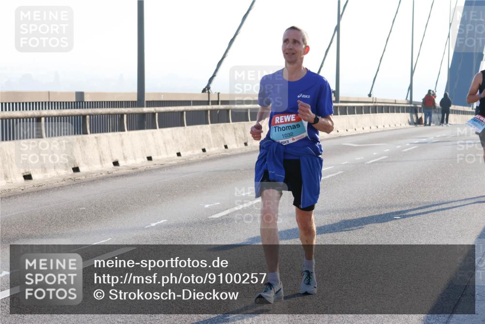 03.10.2025 - Köhlbrandbrückenlauf Strokosch-Dieckow http://msf.ph/oto/9100257 03.10.2025 09:18:32 Position 1 1032 meine-sportfotos.de