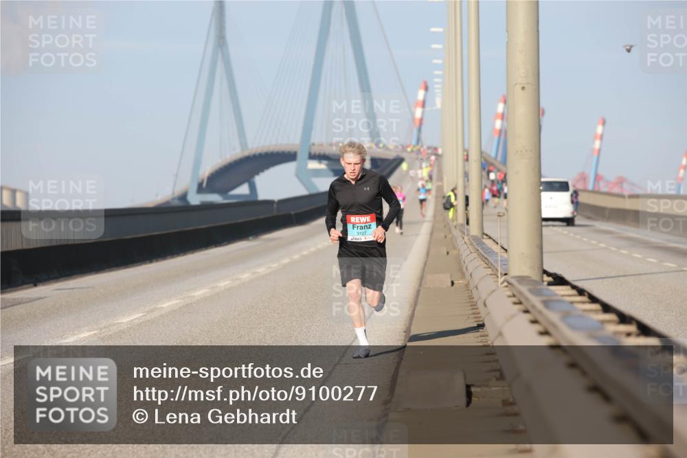 03.10.2025 - Köhlbrandbrückenlauf Lena Gebhardt http://msf.ph/oto/9100277 03.10.2025 09:35:56 Position 2  meine-sportfotos.de