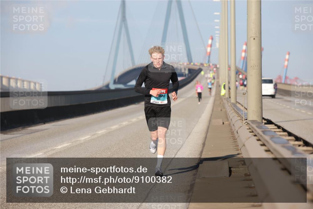 03.10.2025 - Köhlbrandbrückenlauf Lena Gebhardt http://msf.ph/oto/9100382 03.10.2025 09:35:58 Position 2  meine-sportfotos.de