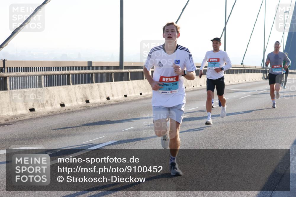 03.10.2025 - Köhlbrandbrückenlauf Strokosch-Dieckow http://msf.ph/oto/9100452 03.10.2025 09:18:48 Position 1 3154, 2176 meine-sportfotos.de