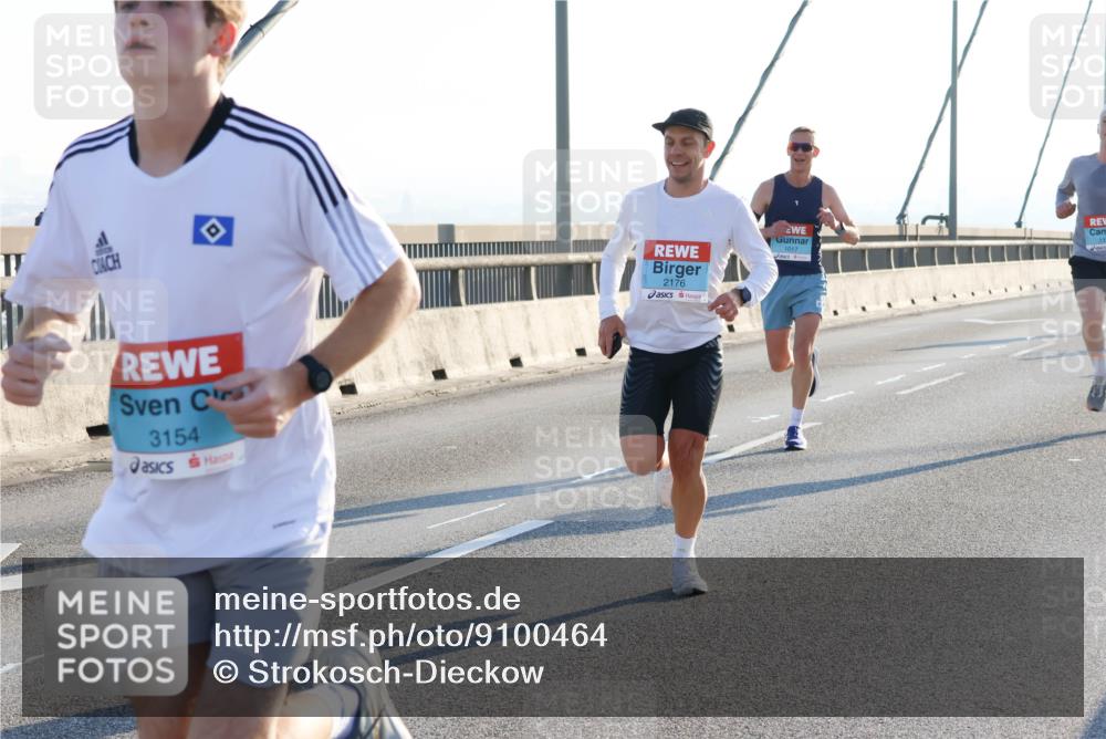 03.10.2025 - Köhlbrandbrückenlauf Strokosch-Dieckow http://msf.ph/oto/9100464 03.10.2025 09:18:50 Position 1 3154, 3, 2176, 1017 meine-sportfotos.de