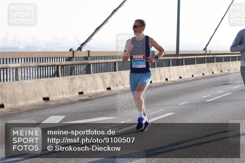 03.10.2025 - Köhlbrandbrückenlauf Strokosch-Dieckow http://msf.ph/oto/9100507 03.10.2025 09:18:51 Position 1 1017 meine-sportfotos.de