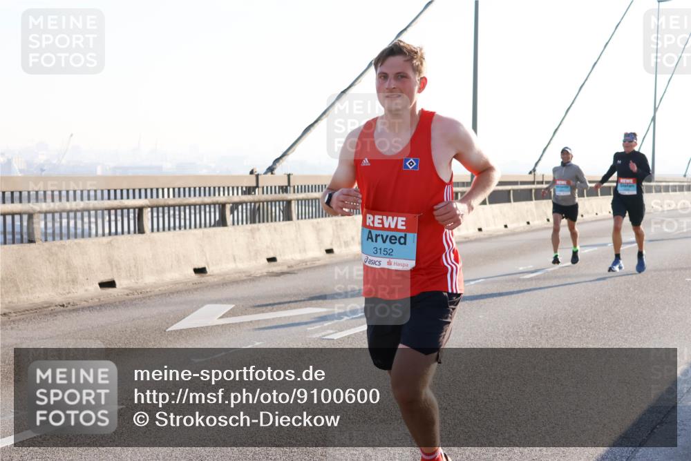 03.10.2025 - Köhlbrandbrückenlauf Strokosch-Dieckow http://msf.ph/oto/9100600 03.10.2025 09:19:23 Position 1 3152 meine-sportfotos.de
