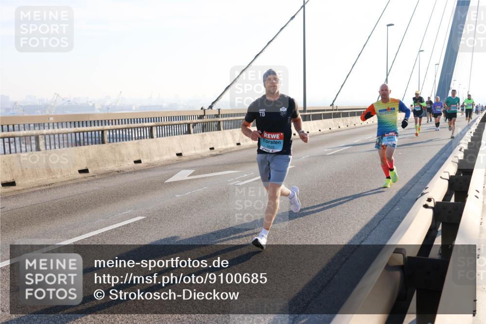 03.10.2025 - Köhlbrandbrückenlauf Strokosch-Dieckow http://msf.ph/oto/9100685 03.10.2025 09:19:46 Position 1 3629 meine-sportfotos.de