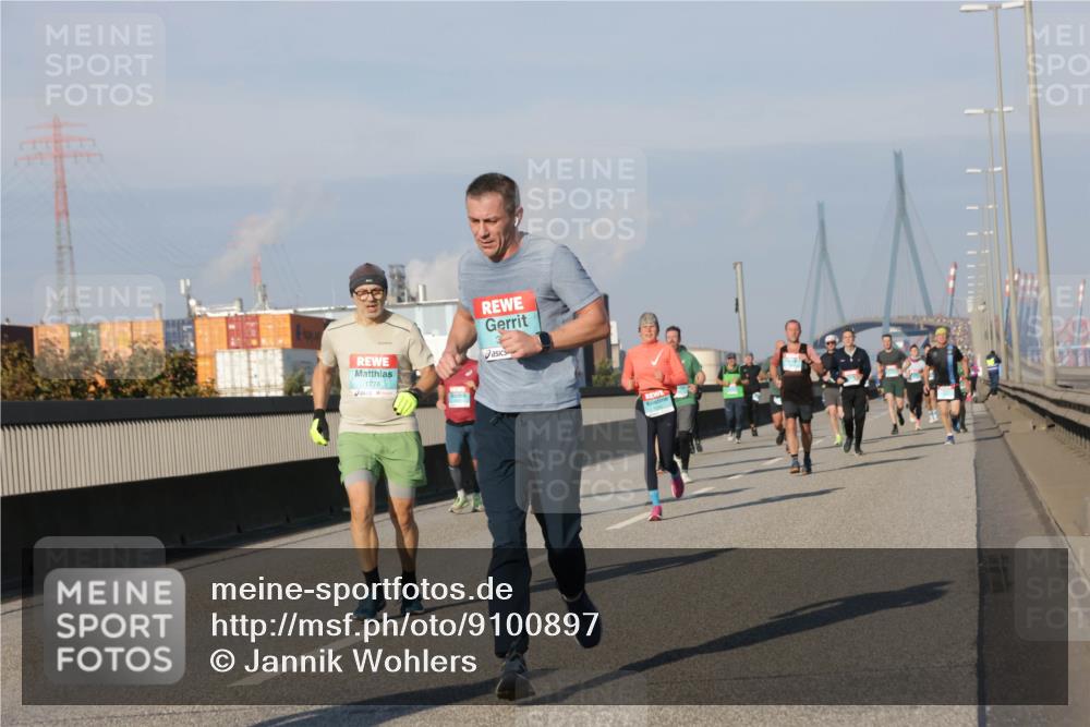 03.10.2025 - Köhlbrandbrückenlauf Jannik Wohlers http://msf.ph/oto/9100897 03.10.2025 09:48:43 Position 3 1776 meine-sportfotos.de