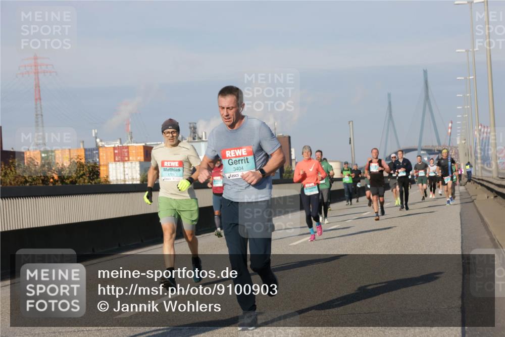03.10.2025 - Köhlbrandbrückenlauf Jannik Wohlers http://msf.ph/oto/9100903 03.10.2025 09:48:43 Position 3 3404, 1776 meine-sportfotos.de