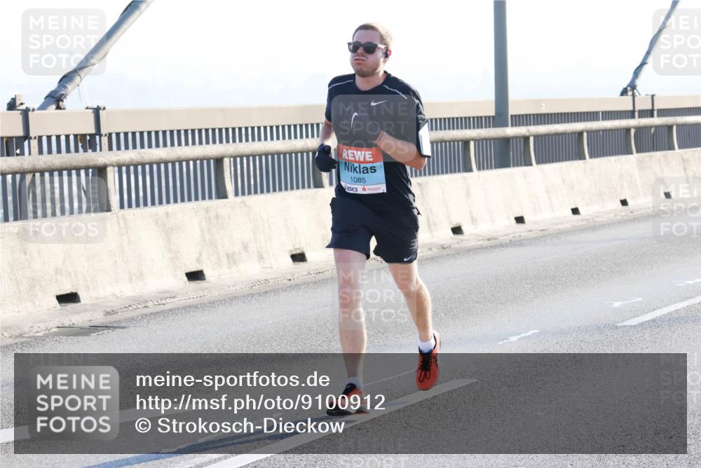 03.10.2025 - Köhlbrandbrückenlauf Strokosch-Dieckow http://msf.ph/oto/9100912 03.10.2025 09:20:06 Position 1 1085 meine-sportfotos.de