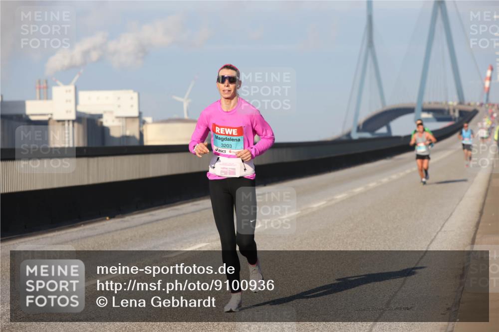 03.10.2025 - Köhlbrandbrückenlauf Lena Gebhardt http://msf.ph/oto/9100936 03.10.2025 09:36:23 Position 2 3203 meine-sportfotos.de