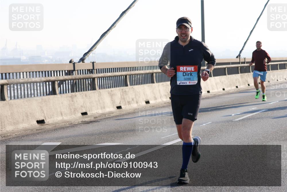 03.10.2025 - Köhlbrandbrückenlauf Strokosch-Dieckow http://msf.ph/oto/9100943 03.10.2025 09:20:16 Position 1 3288 meine-sportfotos.de