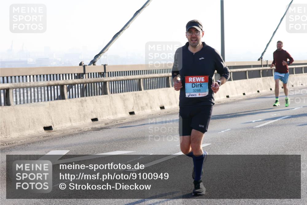 03.10.2025 - Köhlbrandbrückenlauf Strokosch-Dieckow http://msf.ph/oto/9100949 03.10.2025 09:20:16 Position 1 3288 meine-sportfotos.de
