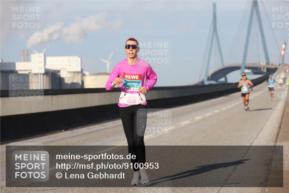03.10.2025 - Köhlbrandbrückenlauf Lena Gebhardt http://msf.ph/oto/9100953 03.10.2025 09:36:23 Position 2 3203 meine-sportfotos.de