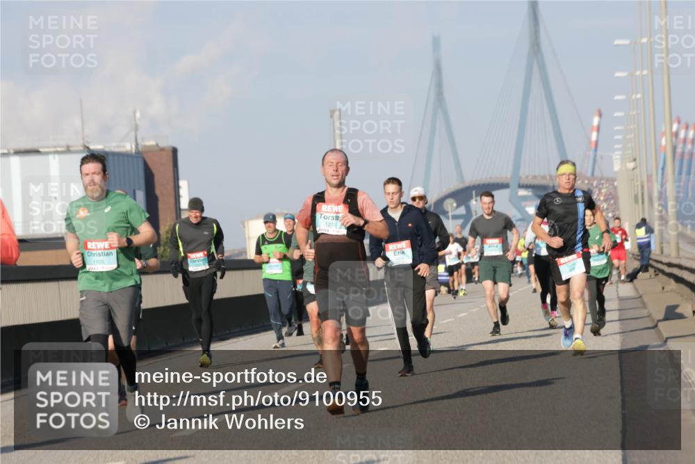 03.10.2025 - Köhlbrandbrückenlauf Jannik Wohlers http://msf.ph/oto/9100955 03.10.2025 09:48:47 Position 3 1105, 1274, 1216 meine-sportfotos.de