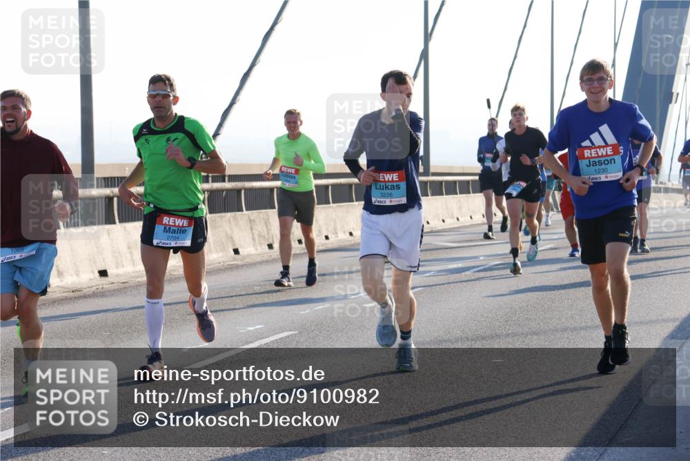 03.10.2025 - Köhlbrandbrückenlauf Strokosch-Dieckow http://msf.ph/oto/9100982 03.10.2025 09:20:18 Position 1 1065, 2704, 3226, 1230 meine-sportfotos.de