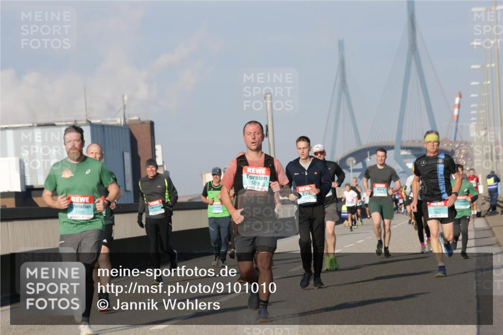 03.10.2025 - Köhlbrandbrückenlauf Jannik Wohlers http://msf.ph/oto/9101010 03.10.2025 09:48:47 Position 3 1105, 1274 meine-sportfotos.de