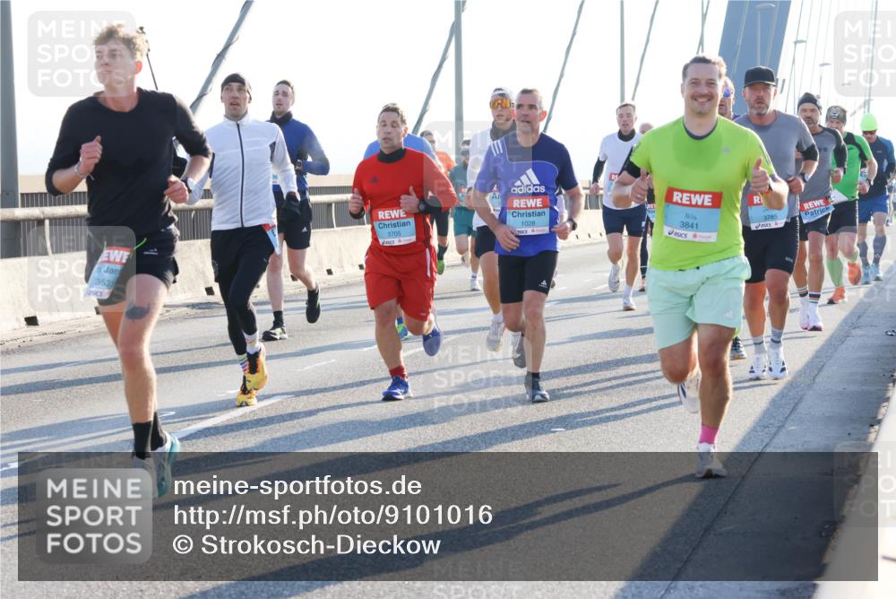 03.10.2025 - Köhlbrandbrückenlauf Strokosch-Dieckow http://msf.ph/oto/9101016 03.10.2025 09:20:23 Position 1 353, 3705, 1028, 3841, 3785 meine-sportfotos.de