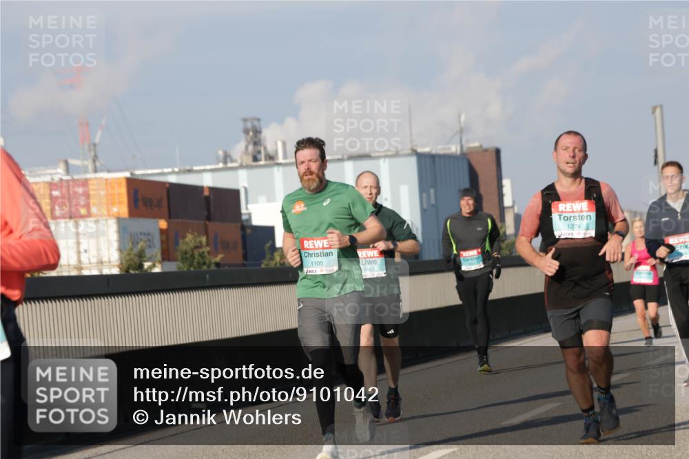 03.10.2025 - Köhlbrandbrückenlauf Jannik Wohlers http://msf.ph/oto/9101042 03.10.2025 09:48:48 Position 3 1105, 1493, 1274 meine-sportfotos.de