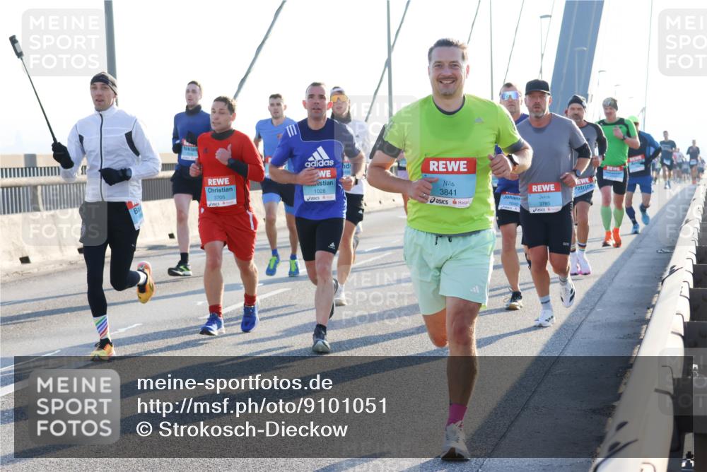 03.10.2025 - Köhlbrandbrückenlauf Strokosch-Dieckow http://msf.ph/oto/9101051 03.10.2025 09:20:24 Position 1 3705, 1028, 3841, 1040, 3785 meine-sportfotos.de