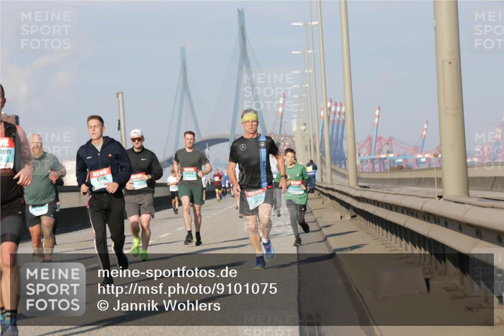 03.10.2025 - Köhlbrandbrückenlauf Jannik Wohlers http://msf.ph/oto/9101075 03.10.2025 09:48:49 Position 3  meine-sportfotos.de