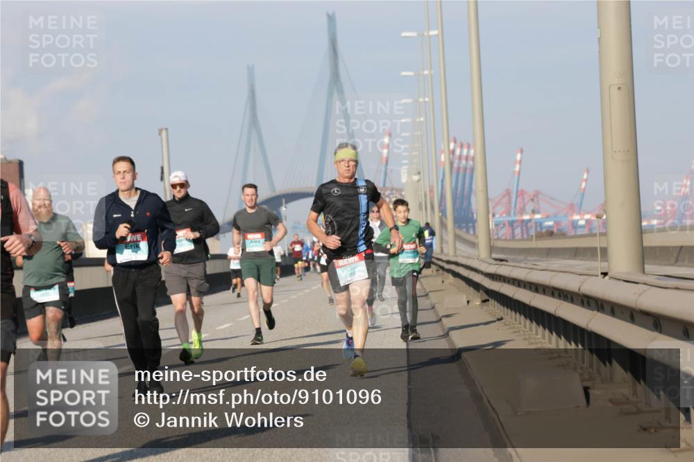 03.10.2025 - Köhlbrandbrückenlauf Jannik Wohlers http://msf.ph/oto/9101096 03.10.2025 09:48:50 Position 3  meine-sportfotos.de