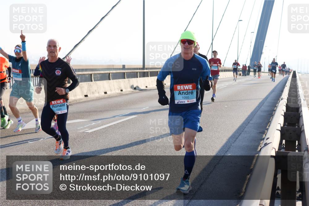 03.10.2025 - Köhlbrandbrückenlauf Strokosch-Dieckow http://msf.ph/oto/9101097 03.10.2025 09:20:30 Position 1 1020, 1050 meine-sportfotos.de