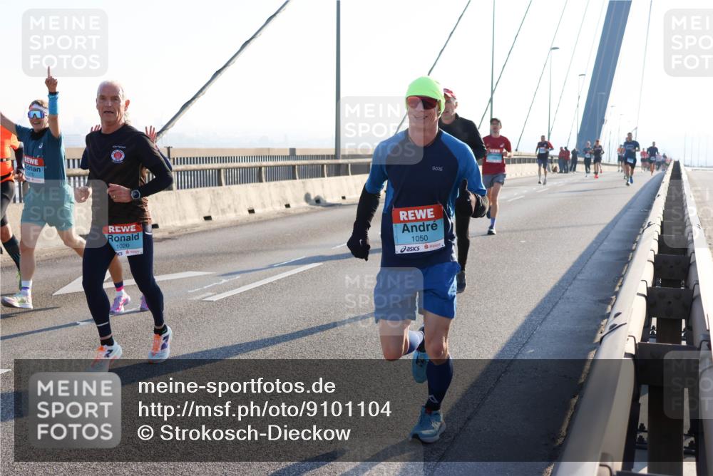 03.10.2025 - Köhlbrandbrückenlauf Strokosch-Dieckow http://msf.ph/oto/9101104 03.10.2025 09:20:30 Position 1 1020, 1050 meine-sportfotos.de