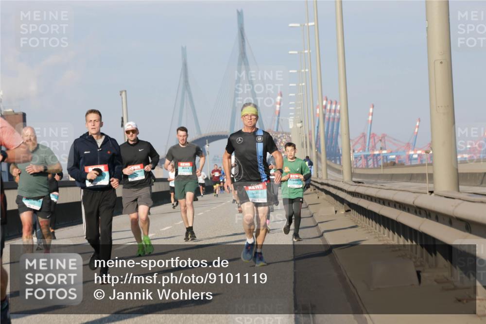 03.10.2025 - Köhlbrandbrückenlauf Jannik Wohlers http://msf.ph/oto/9101119 03.10.2025 09:48:50 Position 3 3832, 3498 meine-sportfotos.de