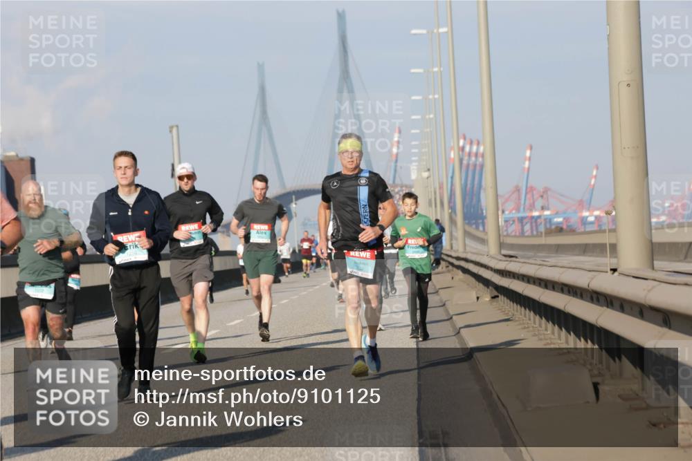 03.10.2025 - Köhlbrandbrückenlauf Jannik Wohlers http://msf.ph/oto/9101125 03.10.2025 09:48:50 Position 3 1216, 3832 meine-sportfotos.de