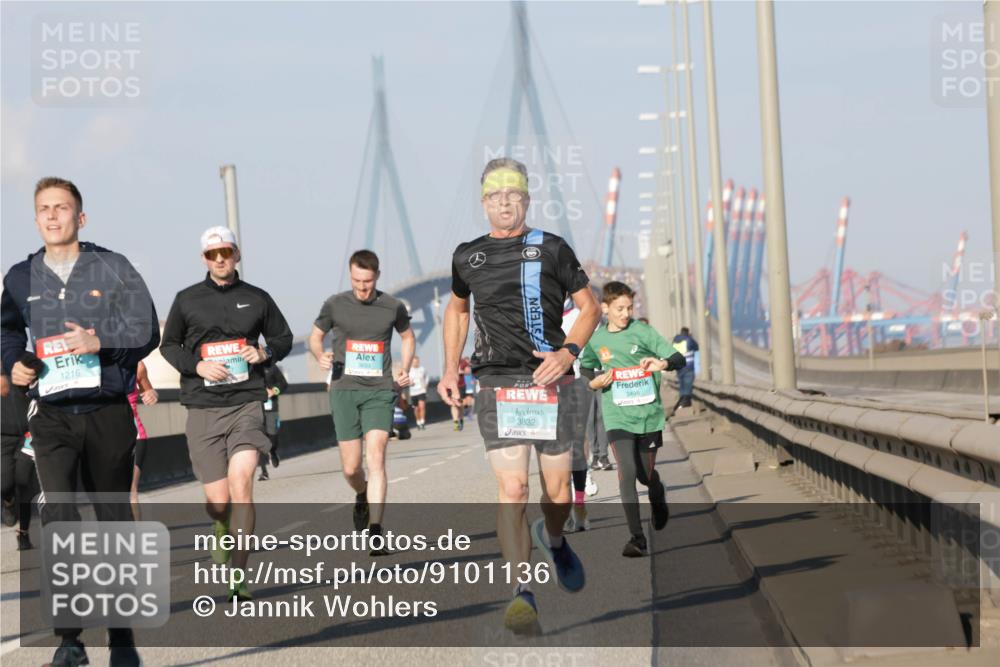 03.10.2025 - Köhlbrandbrückenlauf Jannik Wohlers http://msf.ph/oto/9101136 03.10.2025 09:48:51 Position 3 1216, 3832, 3498 meine-sportfotos.de