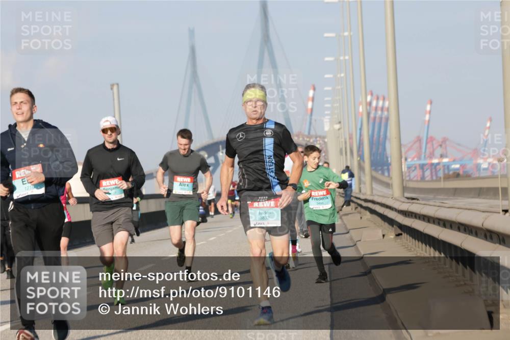 03.10.2025 - Köhlbrandbrückenlauf Jannik Wohlers http://msf.ph/oto/9101146 03.10.2025 09:48:51 Position 3 1218, 207, 3832, 3498 meine-sportfotos.de