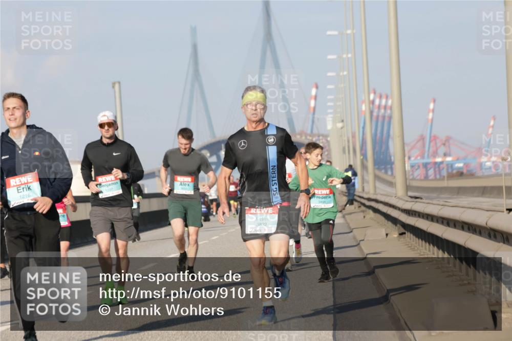 03.10.2025 - Köhlbrandbrückenlauf Jannik Wohlers http://msf.ph/oto/9101155 03.10.2025 09:48:51 Position 3 1216, 1207, 3832, 3498 meine-sportfotos.de