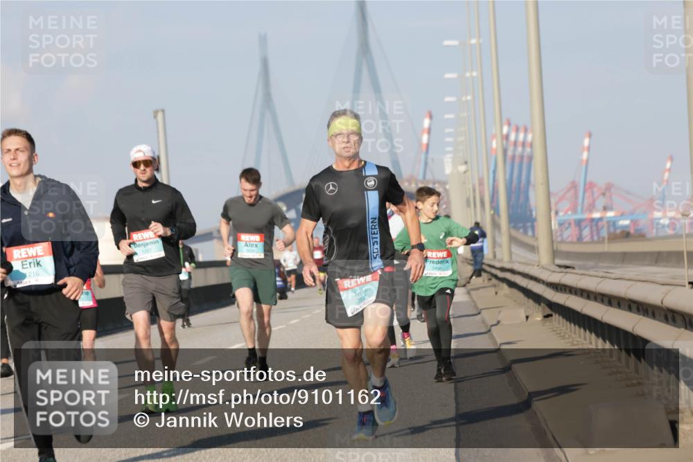 03.10.2025 - Köhlbrandbrückenlauf Jannik Wohlers http://msf.ph/oto/9101162 03.10.2025 09:48:51 Position 3 216, 1207, 3832, 3498 meine-sportfotos.de