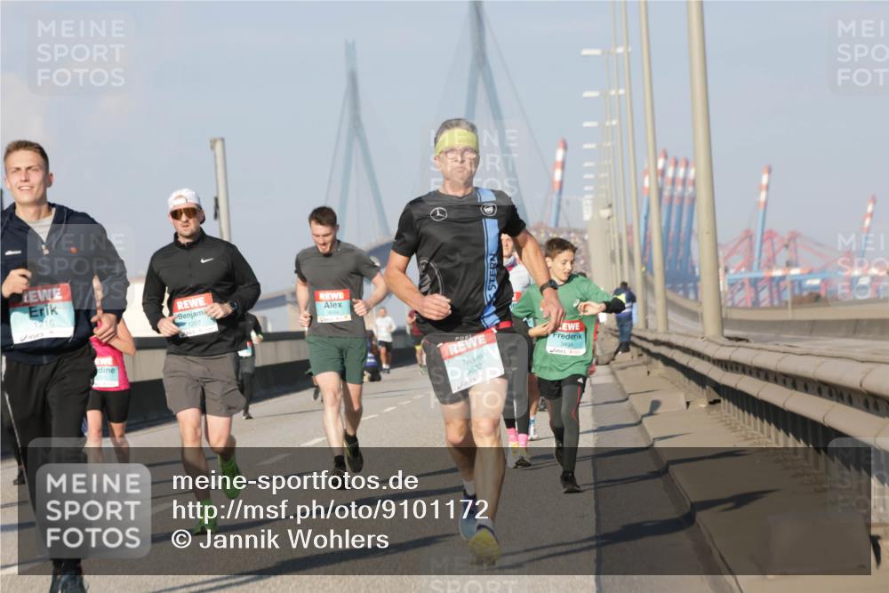 03.10.2025 - Köhlbrandbrückenlauf Jannik Wohlers http://msf.ph/oto/9101172 03.10.2025 09:48:51 Position 3 1216, 1207, 3832, 3498 meine-sportfotos.de