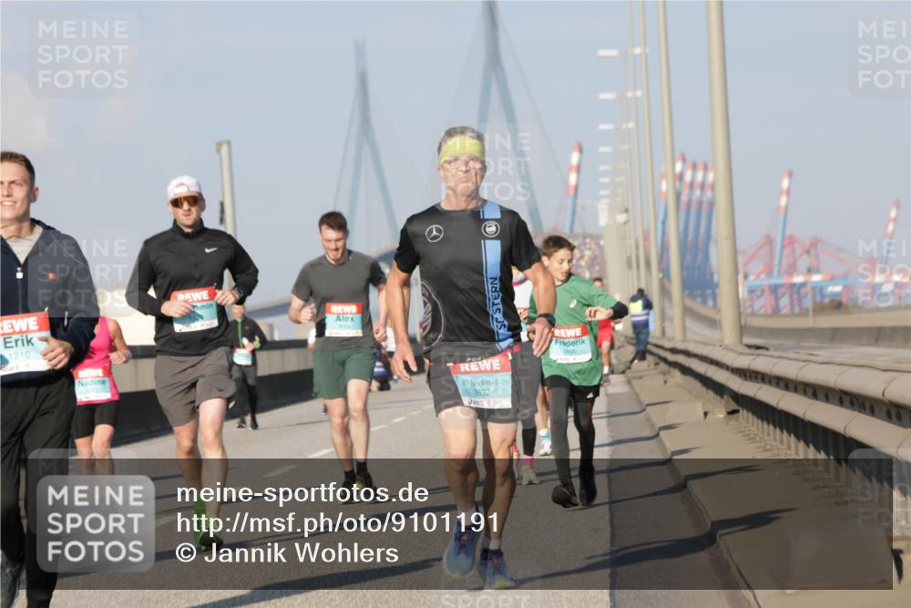 03.10.2025 - Köhlbrandbrückenlauf Jannik Wohlers http://msf.ph/oto/9101191 03.10.2025 09:48:51 Position 3 1216, 3832, 3498 meine-sportfotos.de