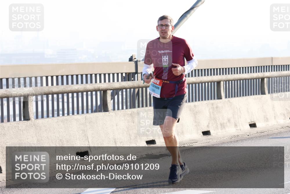 03.10.2025 - Köhlbrandbrückenlauf Strokosch-Dieckow http://msf.ph/oto/9101209 03.10.2025 09:20:35 Position 1 1090 meine-sportfotos.de
