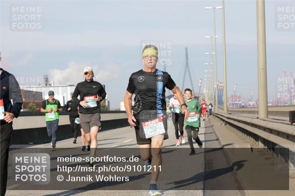 03.10.2025 - Köhlbrandbrückenlauf Jannik Wohlers http://msf.ph/oto/9101211 03.10.2025 09:48:54 Position 3 1207, 3832, 3498 meine-sportfotos.de