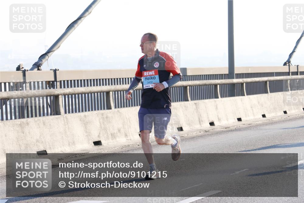 03.10.2025 - Köhlbrandbrückenlauf Strokosch-Dieckow http://msf.ph/oto/9101215 03.10.2025 09:20:38 Position 1 3402 meine-sportfotos.de