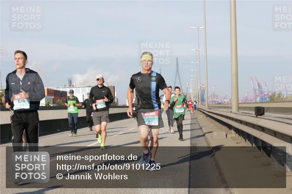 03.10.2025 - Köhlbrandbrückenlauf Jannik Wohlers http://msf.ph/oto/9101225 03.10.2025 09:48:54 Position 3 1216, 3832 meine-sportfotos.de