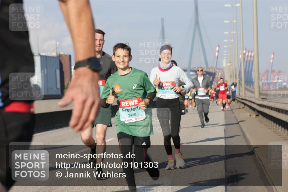 03.10.2025 - Köhlbrandbrückenlauf Jannik Wohlers http://msf.ph/oto/9101303 03.10.2025 09:48:56 Position 3 3498, 3227 meine-sportfotos.de