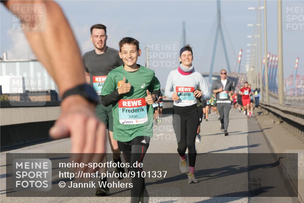 03.10.2025 - Köhlbrandbrückenlauf Jannik Wohlers http://msf.ph/oto/9101337 03.10.2025 09:48:56 Position 3 3, 3498, 3227 meine-sportfotos.de